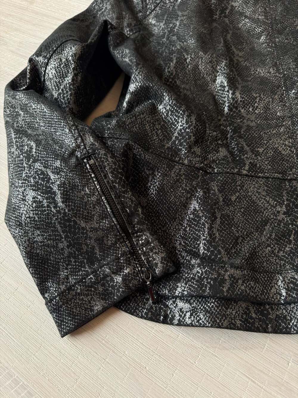White House Black Market Metallic Snakeskin Print Moto Jacket Size 14 - Picture 6 of 7